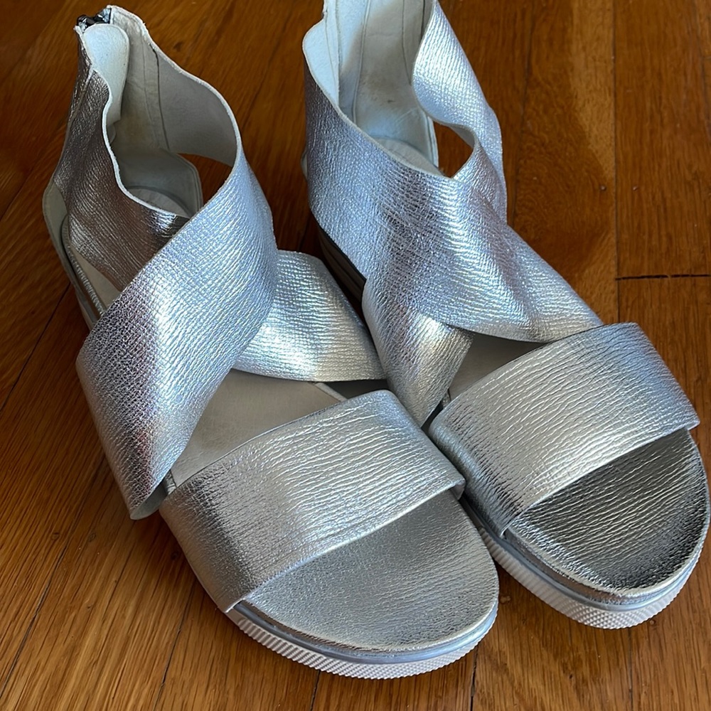 Eileen Fisher 9M Sport Suede Criss Cross Sandal Banded Wedge Platform Silver